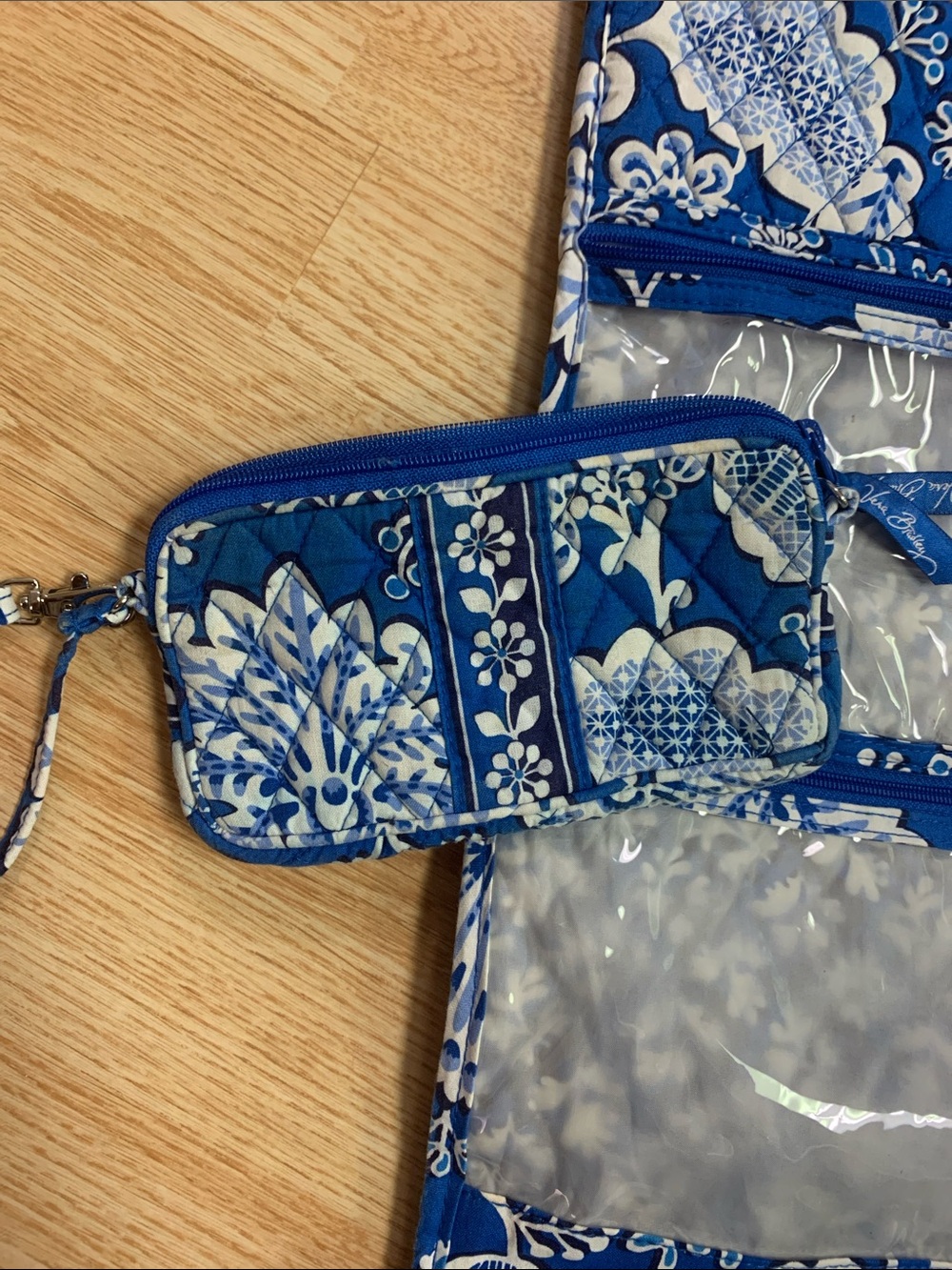 Like new Vera Bradley travel cosmetic toiletry jewelry bags! - Picture 2 of 3